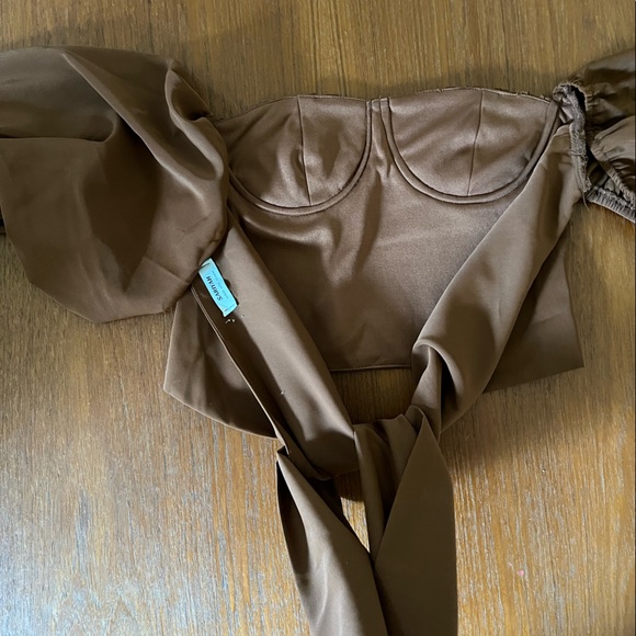 Cropped Puff sleeve top (worn twice) - Picture 3 of 6